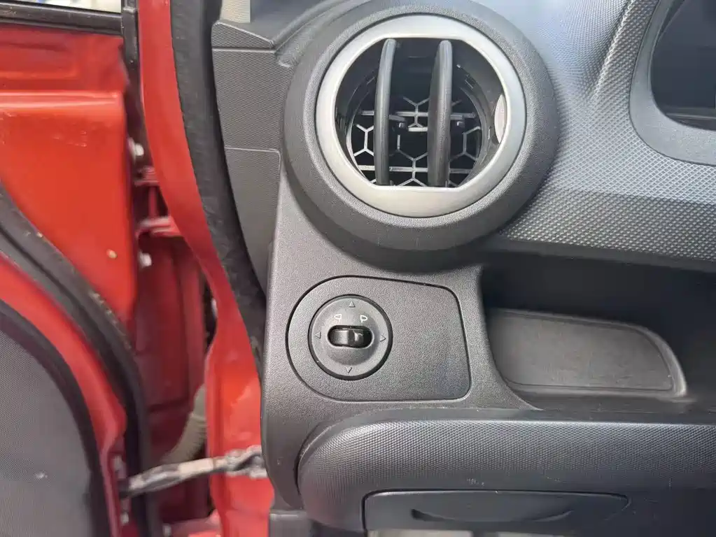 Chevrolet Sail — миниатюра 11