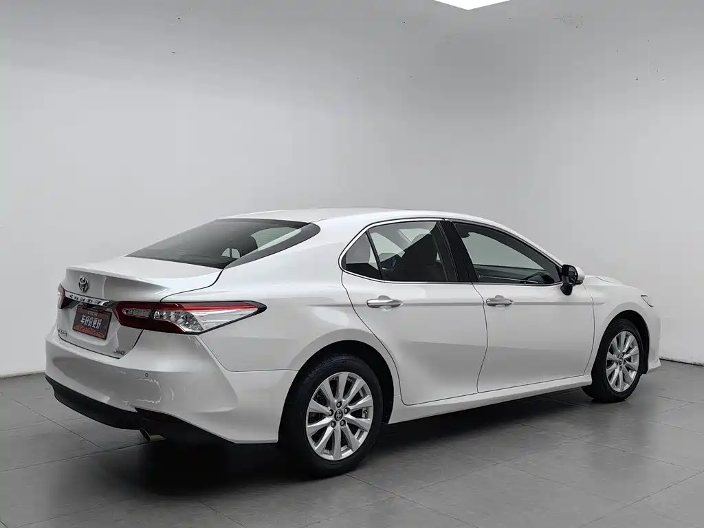 Toyota Camry — миниатюра 2