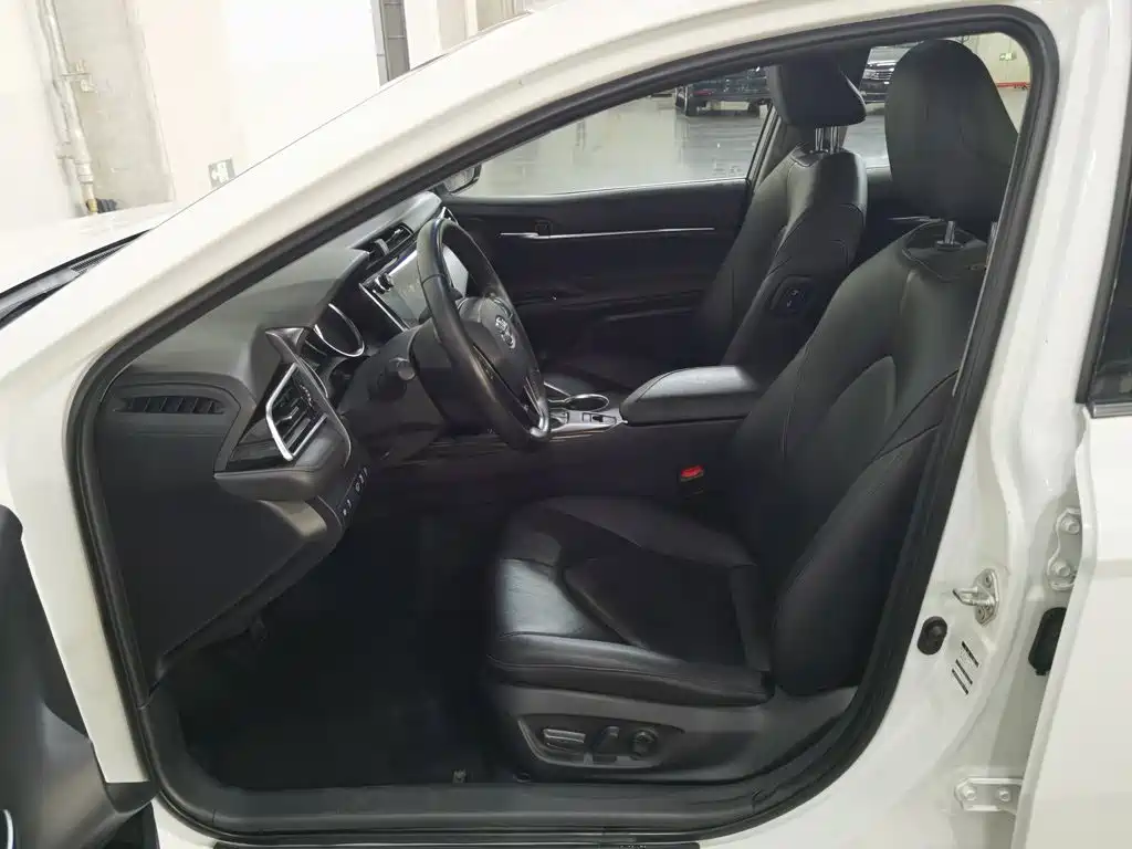 Toyota Camry — миниатюра 10