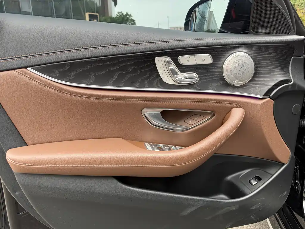 Mercedes-Benz E-Class — миниатюра 4