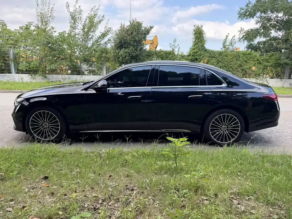 Mercedes-Benz E-Class — миниатюра 5