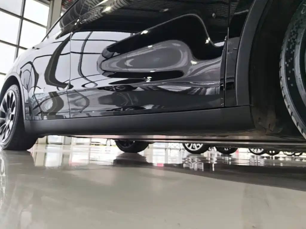 Tesla Model Y — миниатюра 21