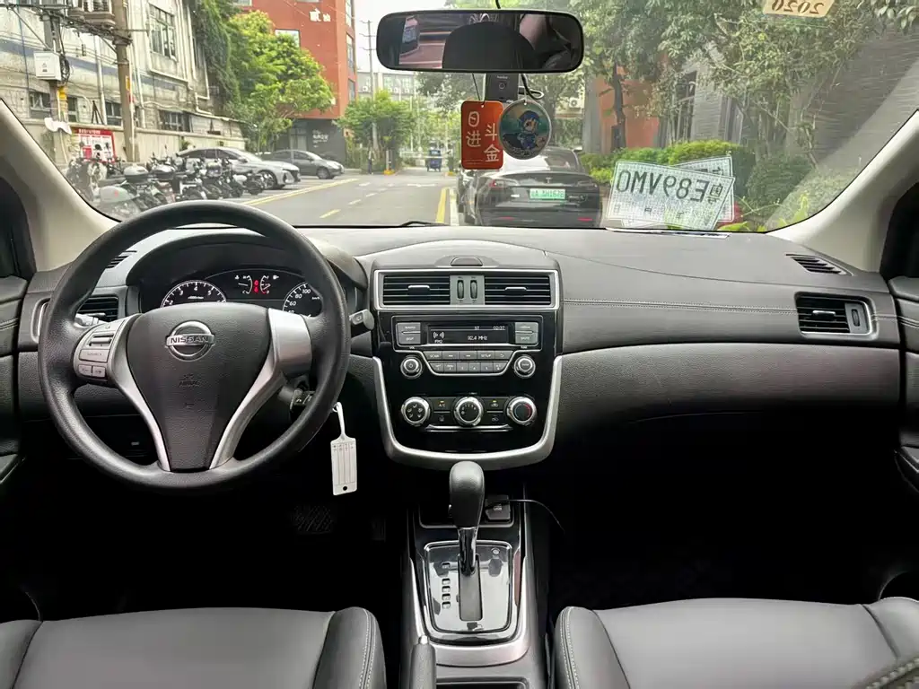 Nissan Tiida — миниатюра 4