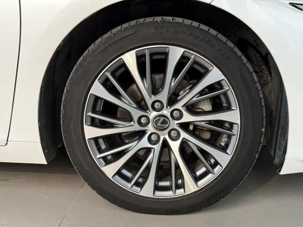 Lexus ES — миниатюра 16