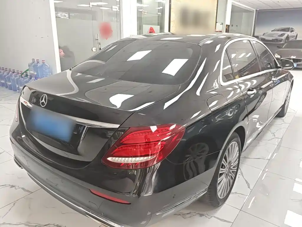 Mercedes-Benz E-Class — миниатюра 7