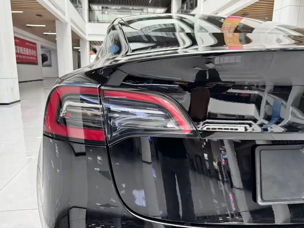 Tesla Model 3 — миниатюра 22