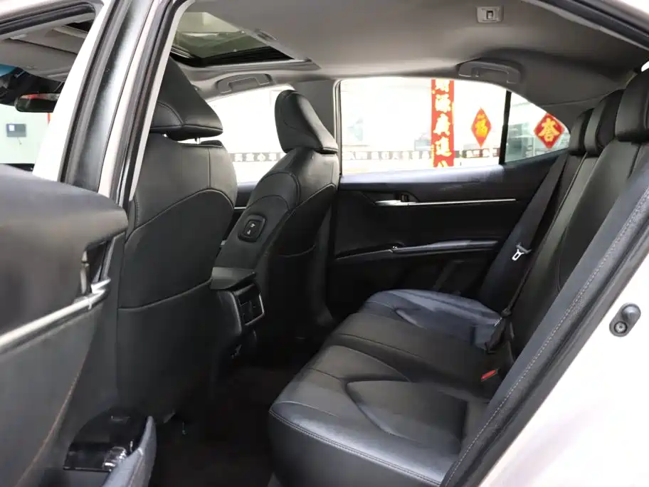 Toyota Camry — миниатюра 10