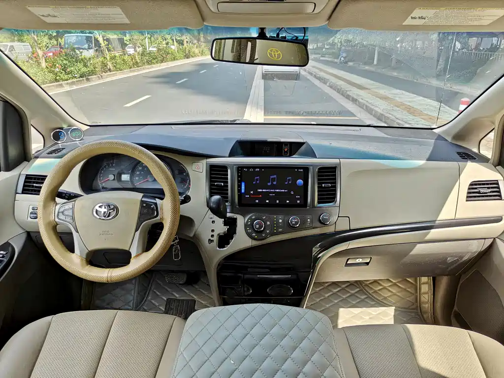 Toyota Sienna 2011 Sienna 2.7L