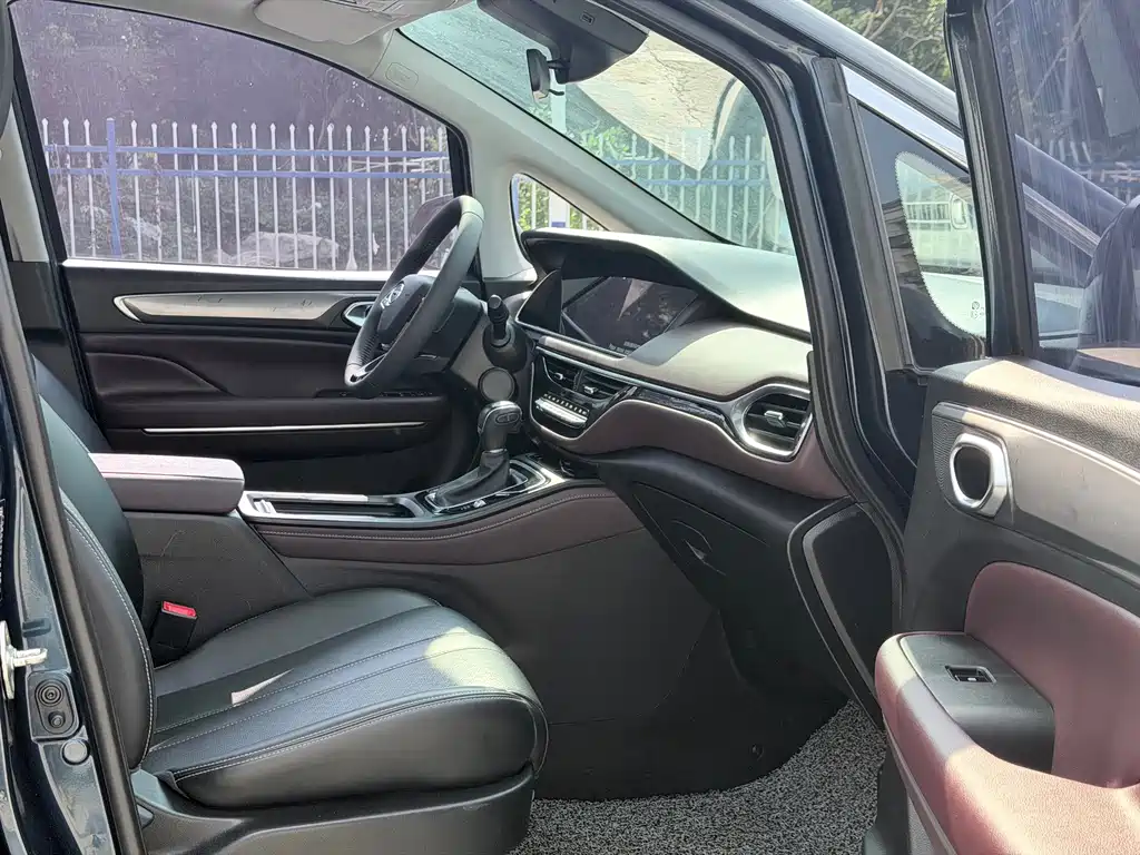 GAC Motor Trumpchi M6 — миниатюра 10