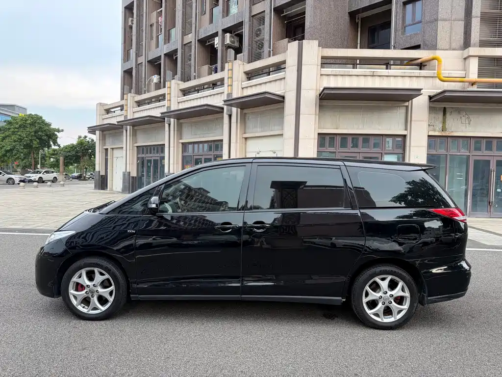 Toyota Previa — миниатюра 7