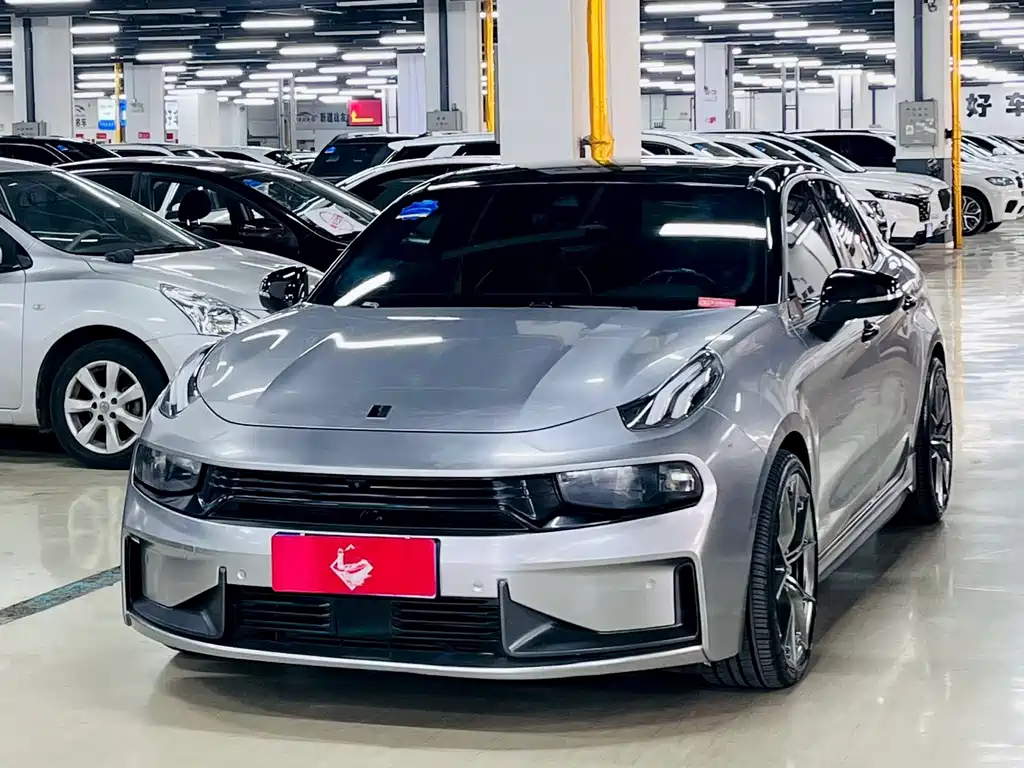 Lynk & Co 03