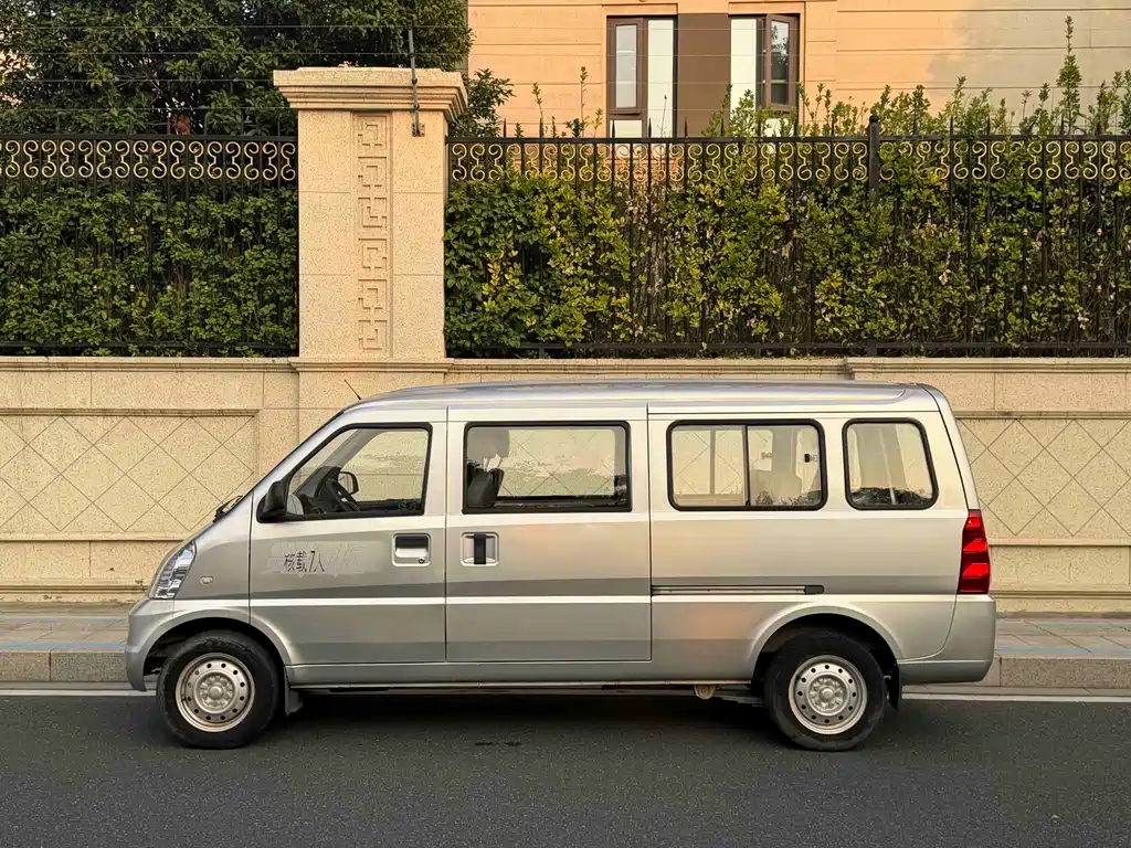 Wuling Rongguang — миниатюра 3