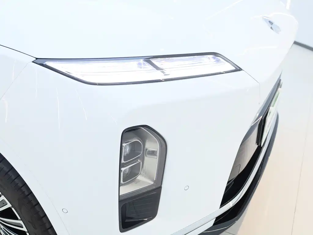 NIO ES8 — миниатюра 9