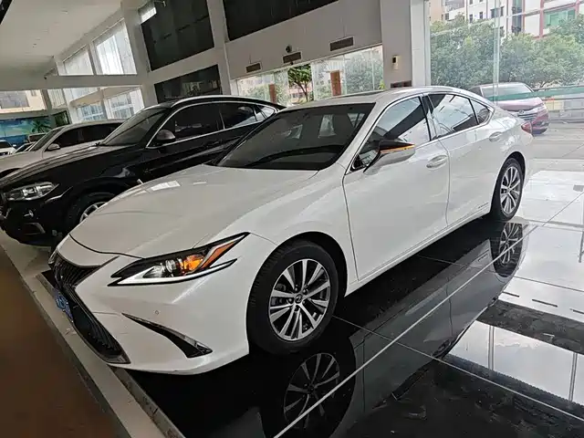 LEXUS  ES 2021