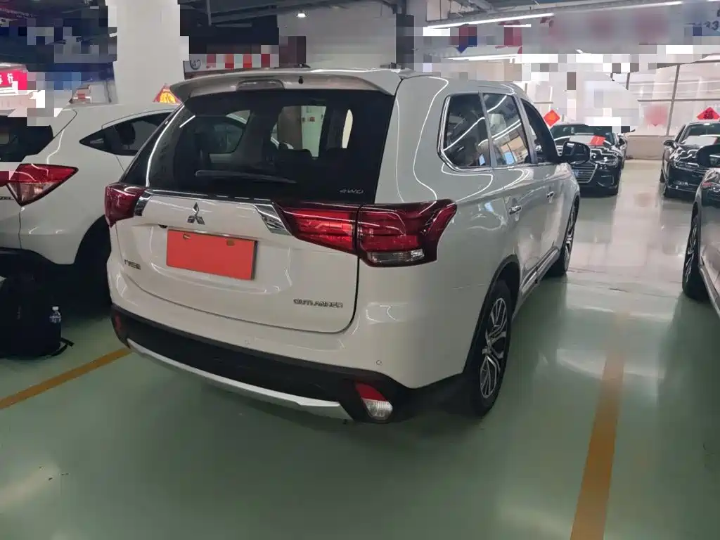 Mitsubishi Outlander — миниатюра 5