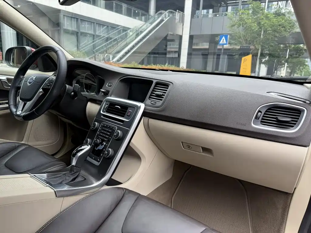 Volvo S60 — миниатюра 9