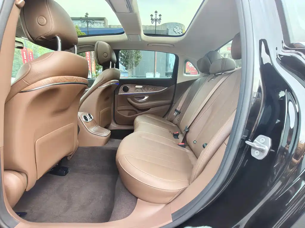 Mercedes-Benz E-Class — миниатюра 18