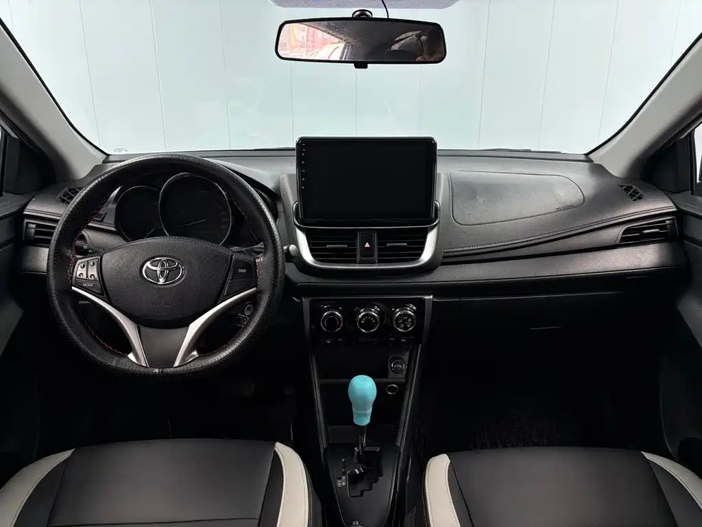 Toyota Yaris L — миниатюра 7