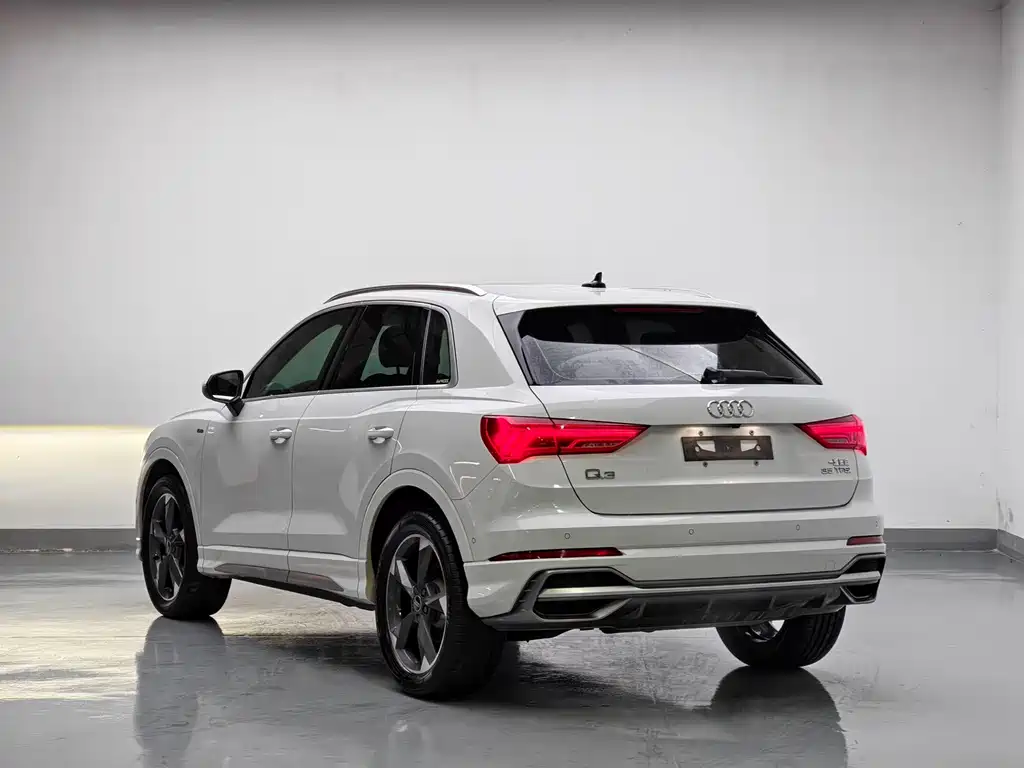 Audi Q3 2023 35 TFSI Fashion (1.4T)