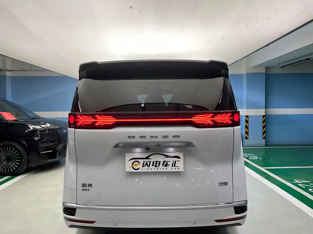 Denza D9 2022 DM-i 1040 Luxury