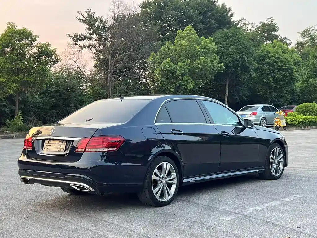Mercedes-Benz E-Class — миниатюра 6