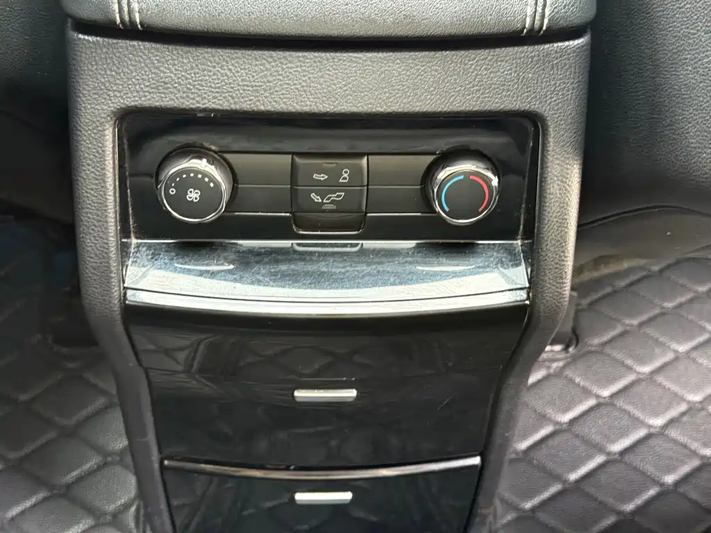 Ford Edge — миниатюра 27