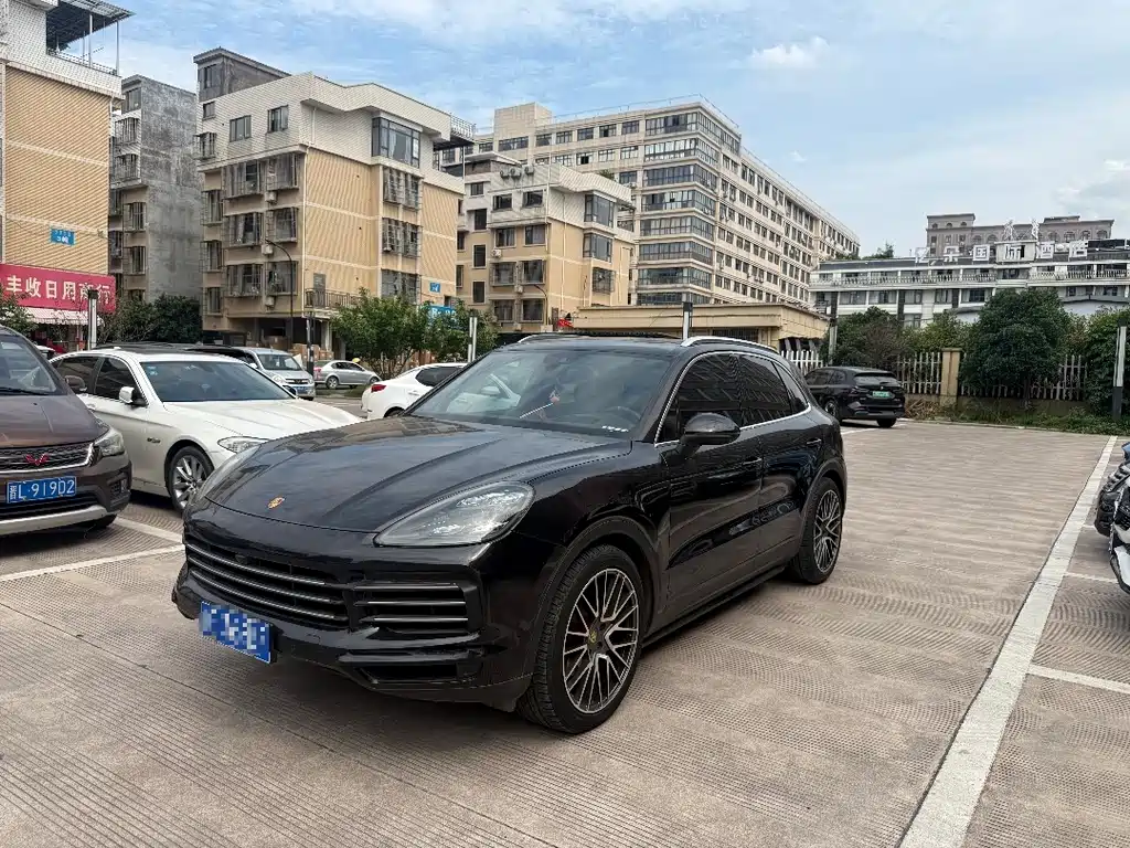 Porsche Cayenne 2021