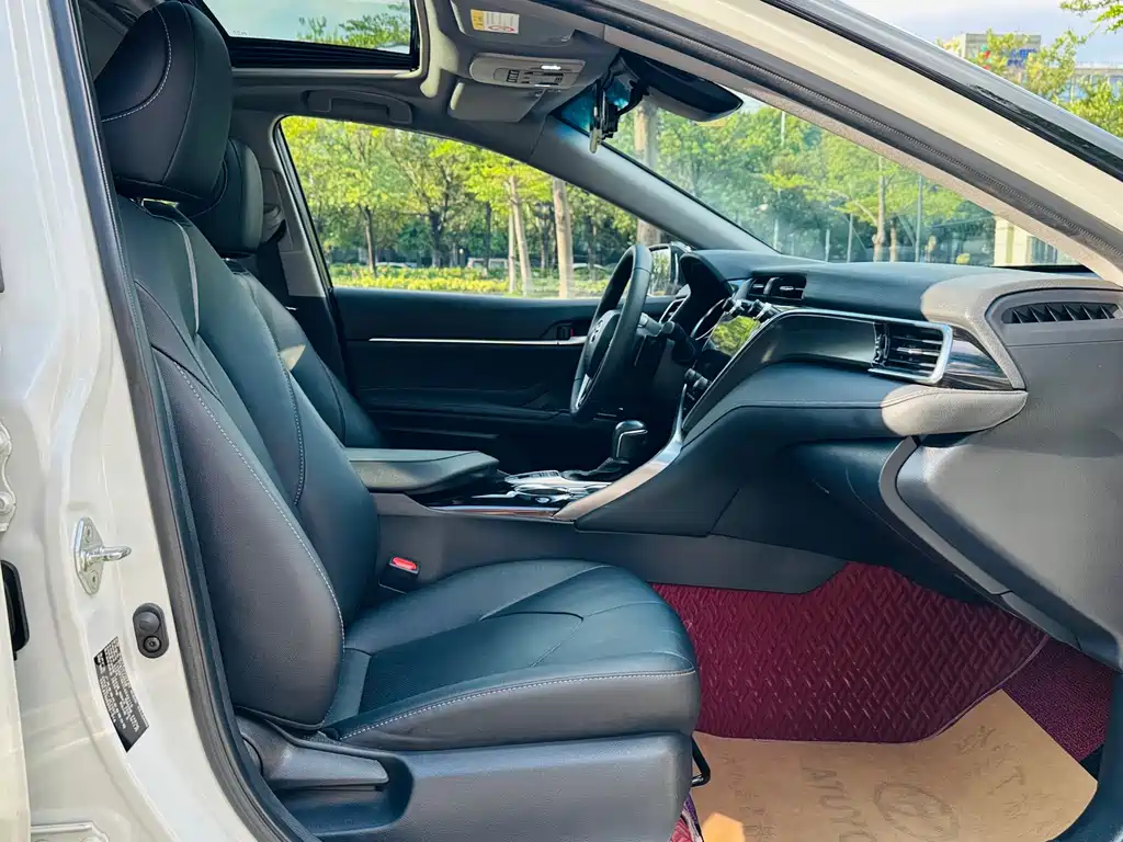 Toyota Camry — миниатюра 17
