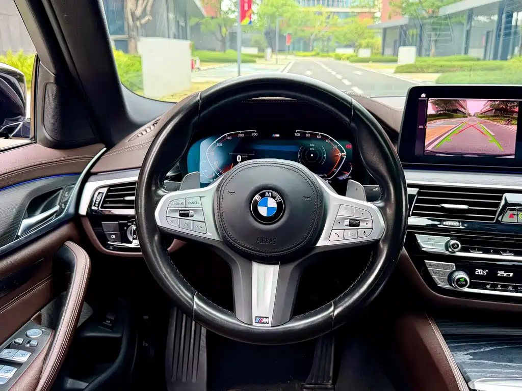 BMW 5 Series — миниатюра 14