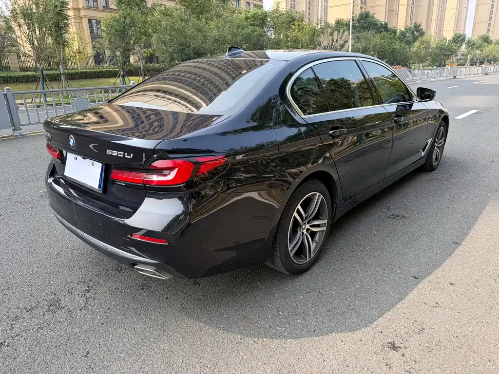 BMW 5 Series 2022 — фото 13