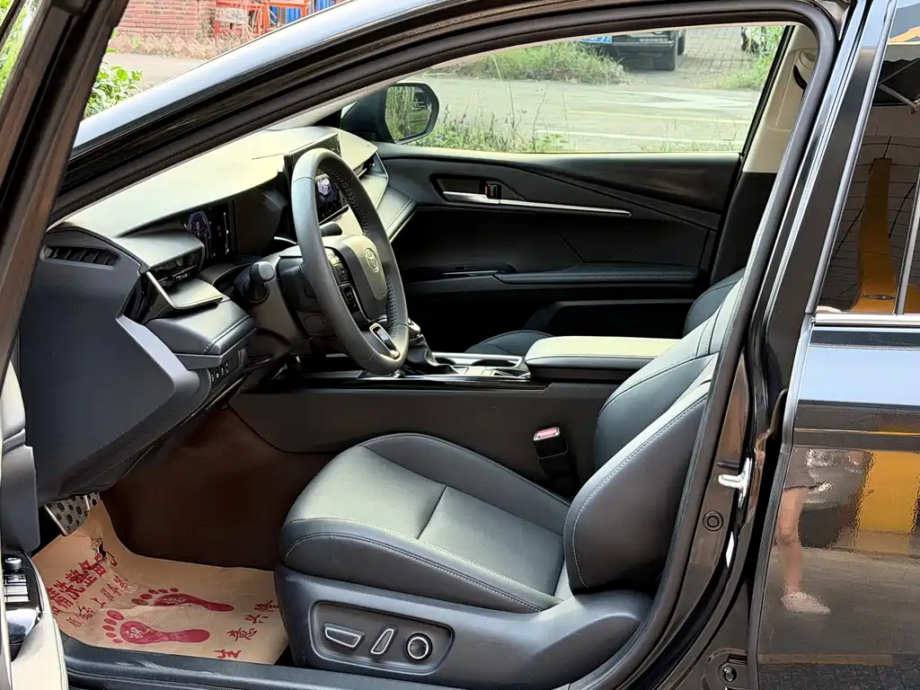 Toyota Camry — миниатюра 7