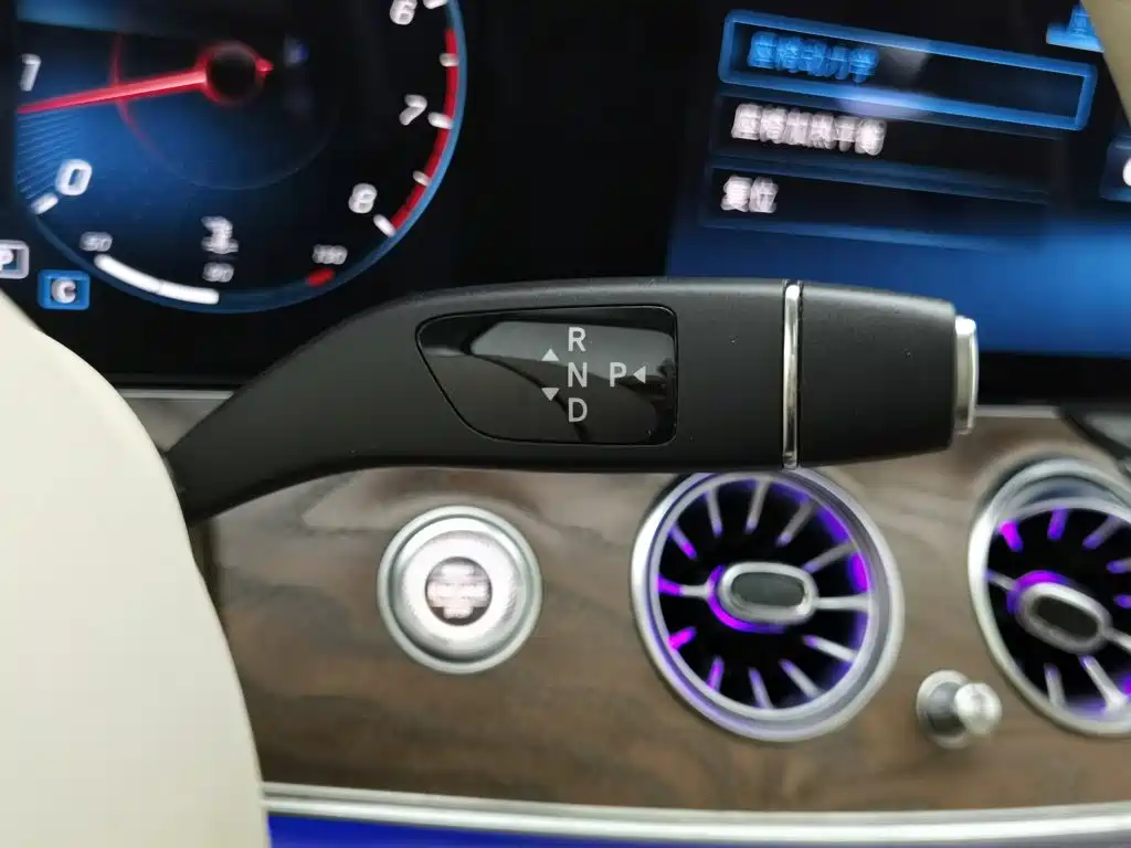 Mercedes-Benz E-Class — миниатюра 13