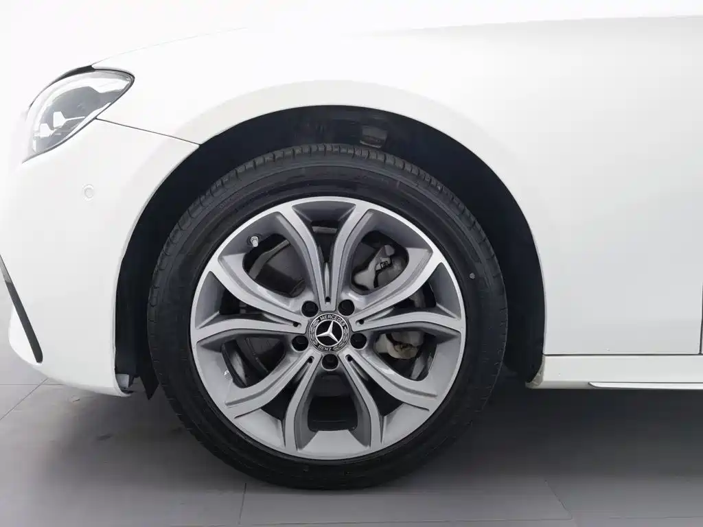 Mercedes-Benz E-Class — миниатюра 17