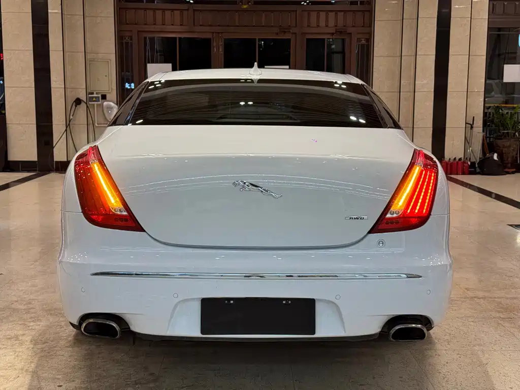 Jaguar XJ — миниатюра 5