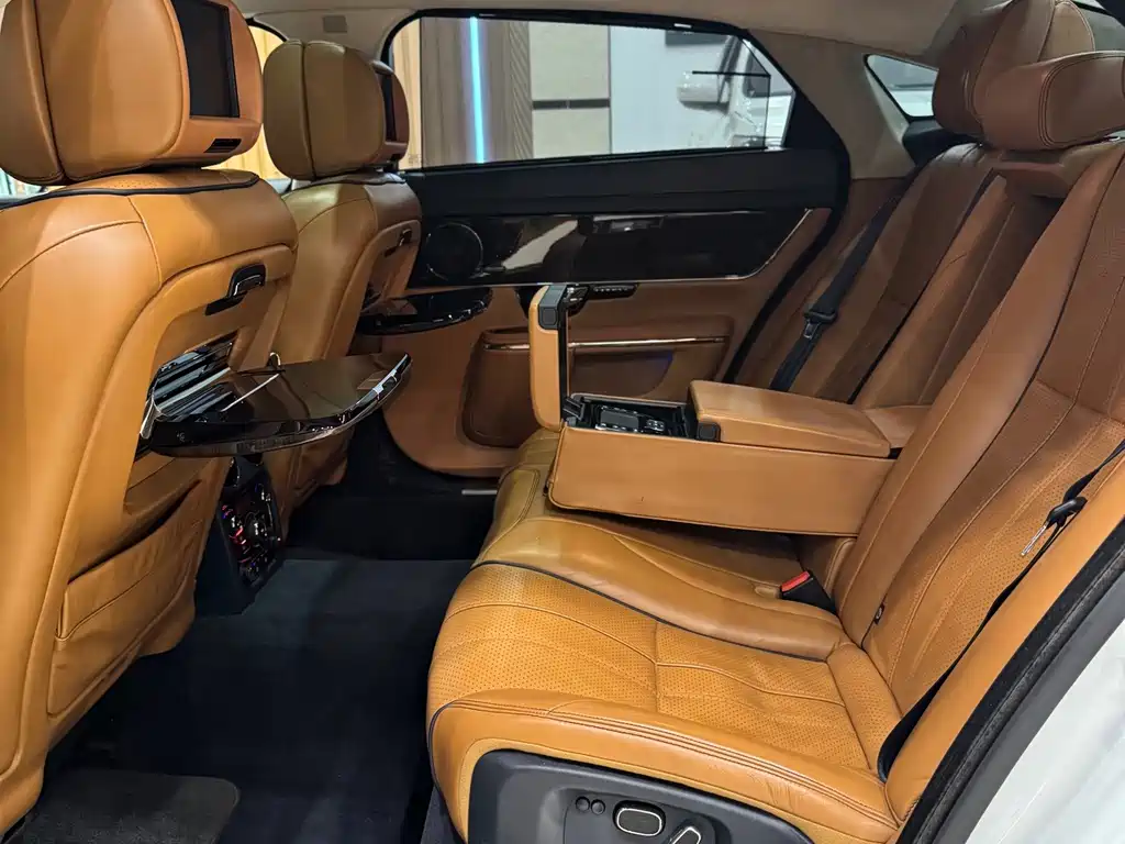 Jaguar XJ — миниатюра 12