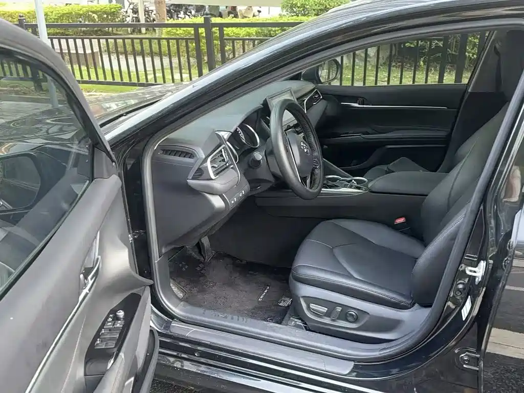 Toyota Camry — миниатюра 5