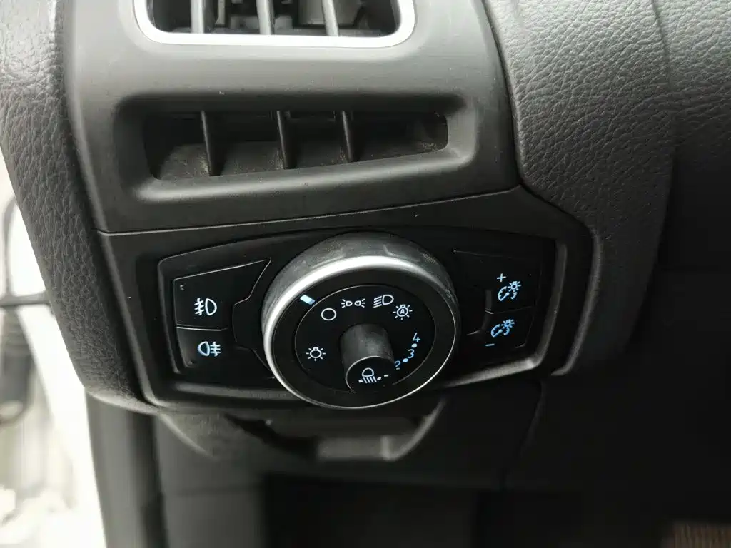 Ford Focus — миниатюра 21