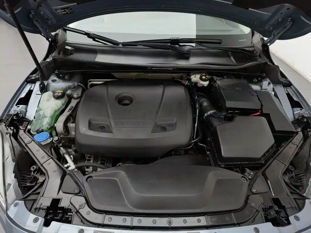 Volvo V40 — миниатюра 6