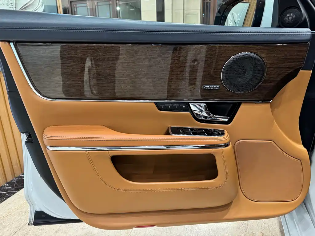 Jaguar XJ — миниатюра 9