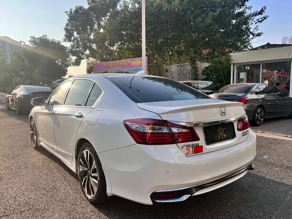 Honda Accord — миниатюра 4