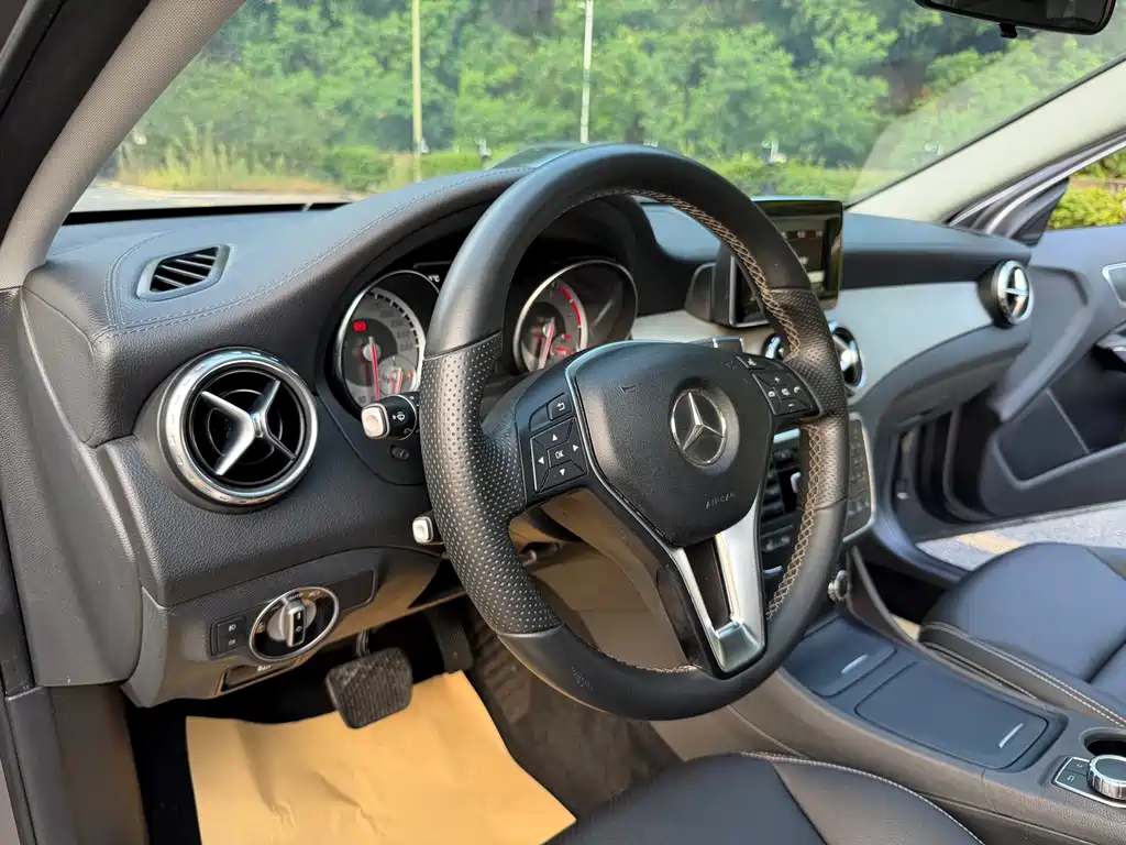 Mercedes-Benz GLA — миниатюра 9