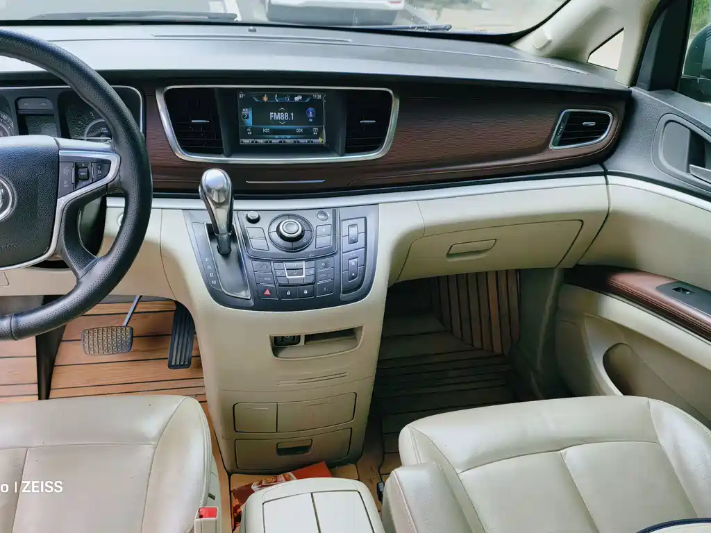 Buick GL8 — миниатюра 8