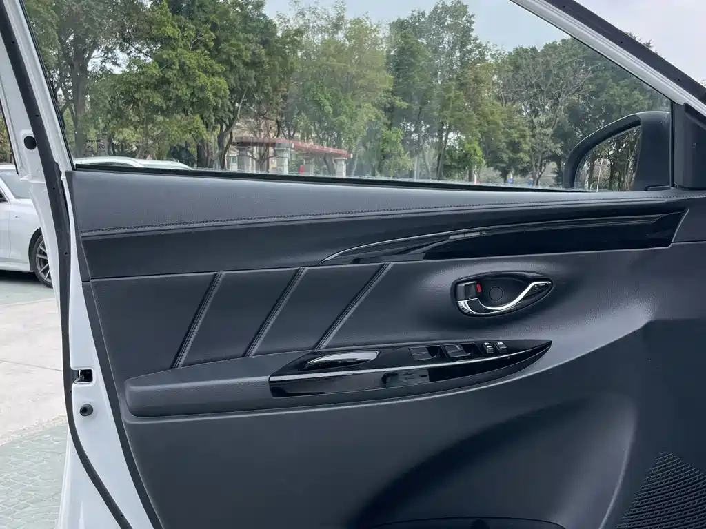 TOYOTA YARIS L ZHIXUAN