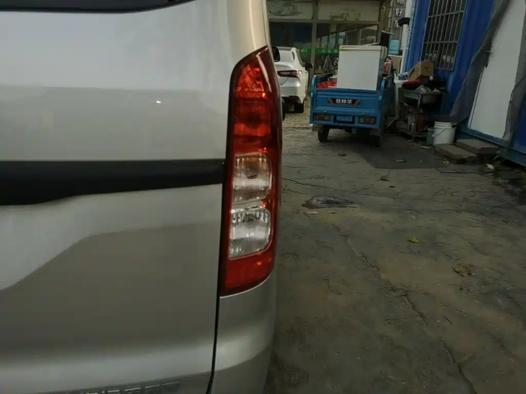 Wuling Hongguang V — миниатюра 8