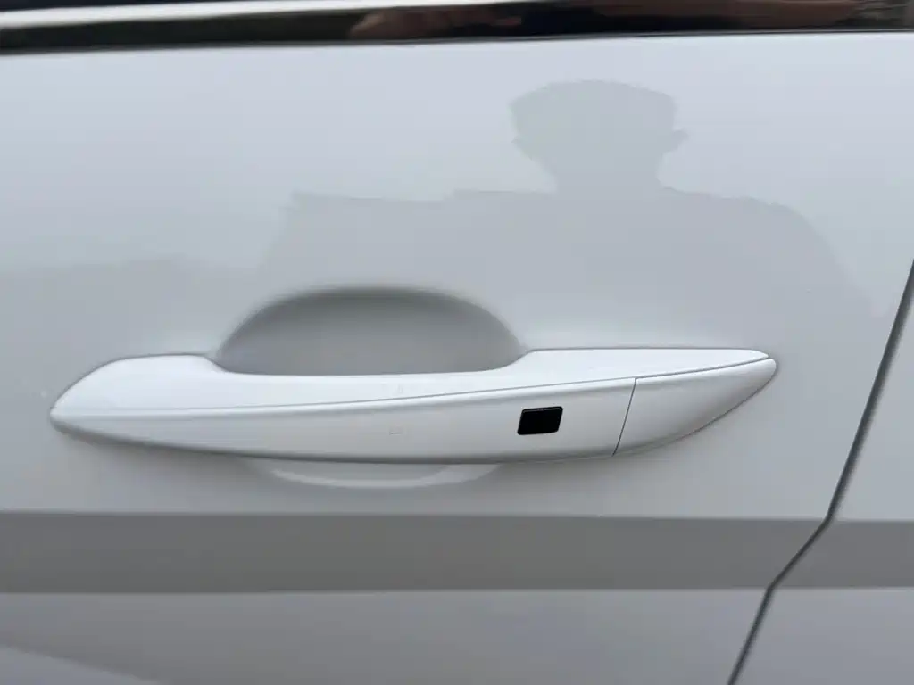Hyundai Elantra — миниатюра 12