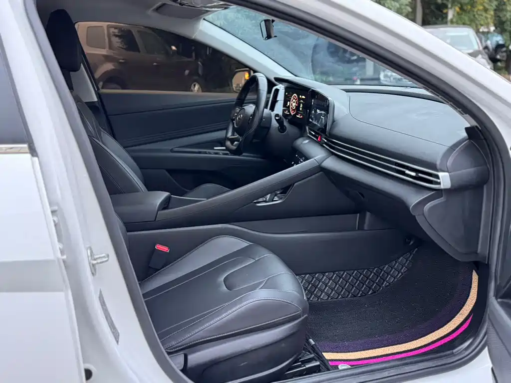 Hyundai Elantra — миниатюра 10