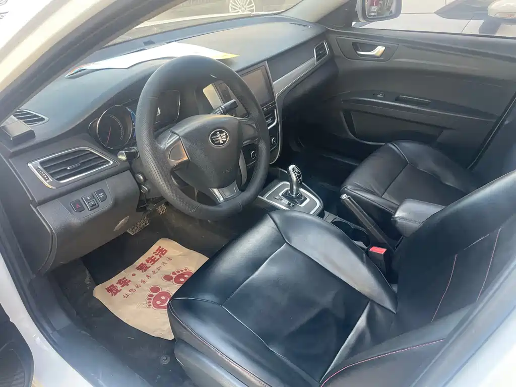Bestune B30EV — миниатюра 10