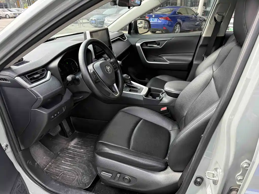 Toyota RAV4 — миниатюра 2