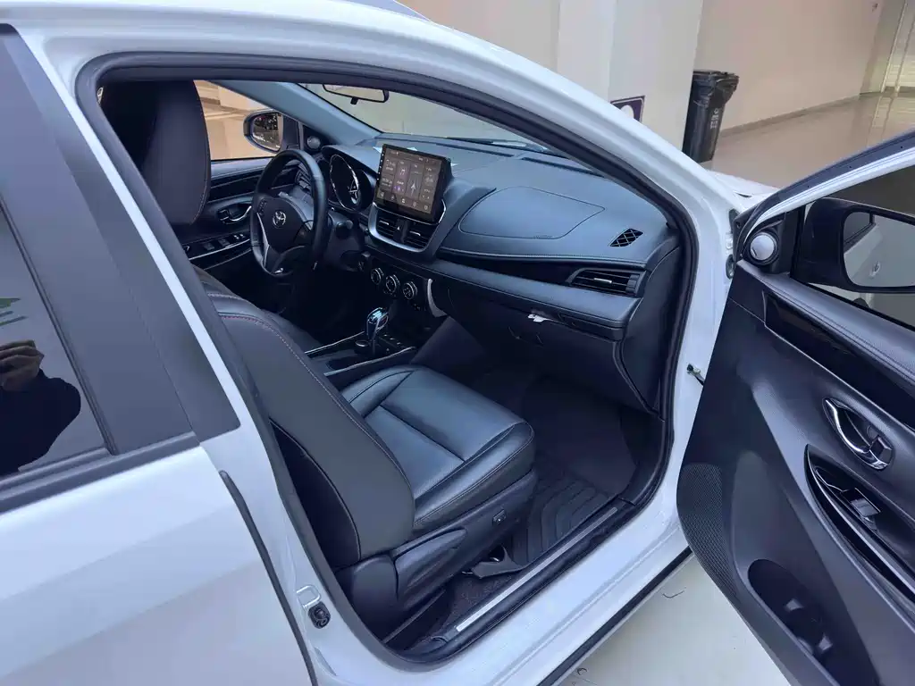 TOYOTA YARIS L ZHIXUAN