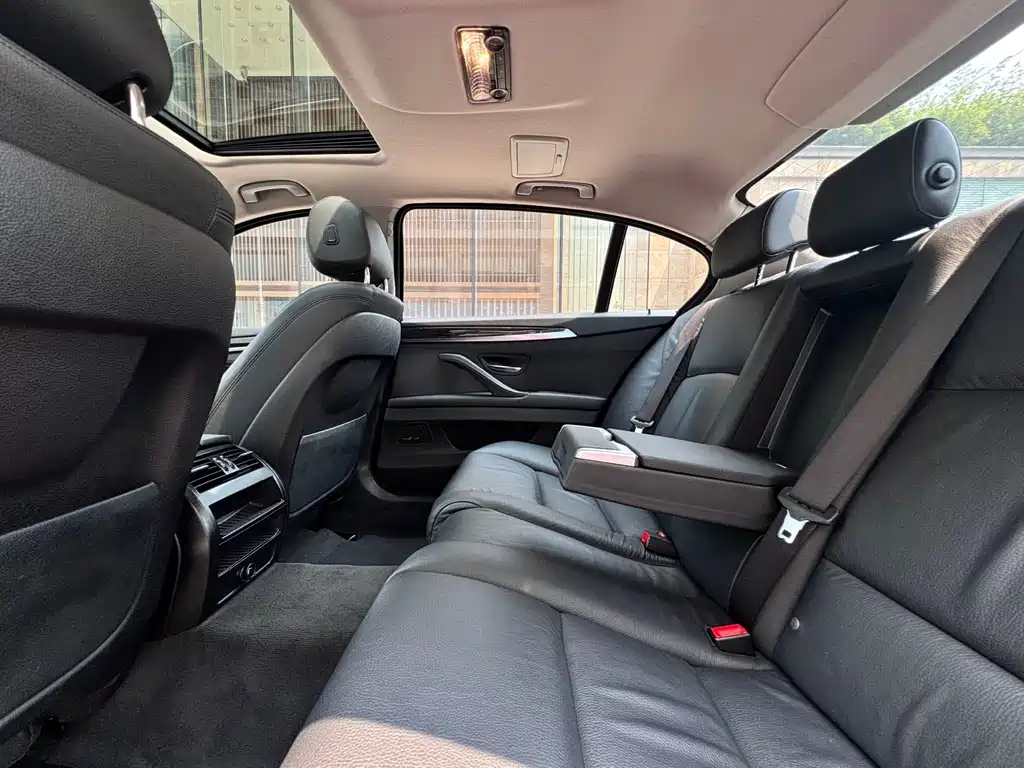 BMW 5 Series — миниатюра 19